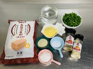 1、香葱千层饼,准备材料