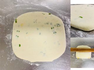 6、香葱千层饼,将折叠好的面胚用擀面棍，轻轻按压擀成饼，厚度1.5厘米。