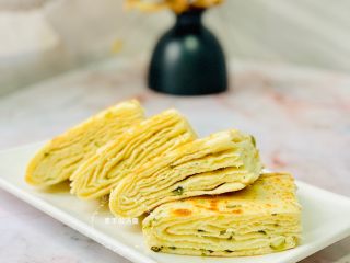 10、香葱千层饼,切块装盘