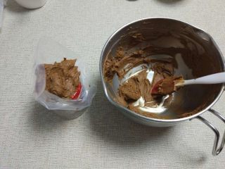 11、可可磅蛋糕,这样用硅胶铲铲入