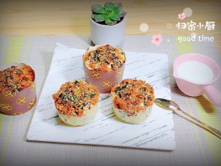 18、肉松海苔麦芬蛋糕,表层肉松金灿灿的非常诱人，再来一张成品图。