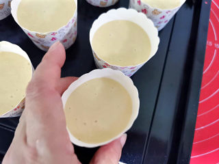 16、素食杯子蛋糕,震出大气泡