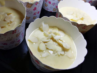 18、素食杯子蛋糕,有条件，可多一些杏仁片，更香