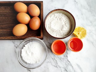 1、黑米海绵蛋糕,准备好所有食材备用。