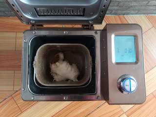 9、梅干菜烧饼,面团和好以后醒发30分钟（南方的冬季温度太低可以用发酵功能）