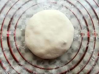 17、梅干菜烧饼,烧饼面团收口朝下