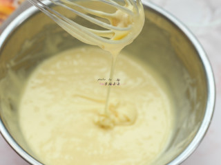 5、清新华夫饼,拌匀后的面糊呈细腻浓滑状