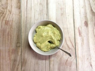 2、红薯酥皮小面包,因为我的的红薯是栗子薯比较干，所以我加1/3牛奶的量用破壁机打成泥（视红薯品种来操作）。