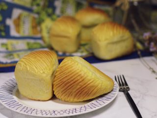 18、红薯酥皮小面包,成品。