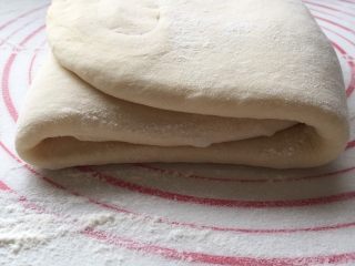 9、酥面包,左右折叠松弛15分