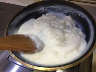 4、脆皮炸鲜奶~超好吃,不断搅拌