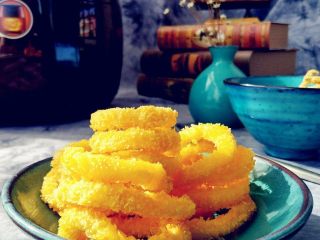 11、空气炸锅版鱿鱼圈,鱿鱼须也可以切成一条一条的，加热时间酌情缩减即可