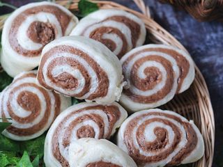 16、巧克力双色卷,热乎乎的好吃又好看