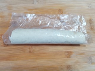 7、手抓饼版火腿肉松酥,全部卷好边上粘合