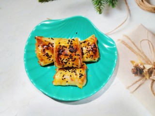 18、手抓饼版火腿肉松酥,很香很酥脆