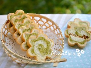 21、抹茶双色梅花吐司（波兰种）,这个模具做的吐司特别适合摆拍