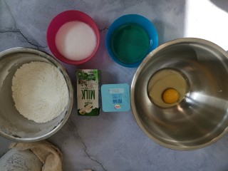 2、蔓越莓磅蛋糕,所有材料