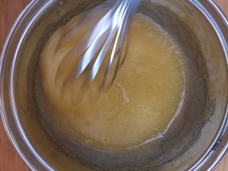 3、蔓越莓磅蛋糕,分次加入玉米油