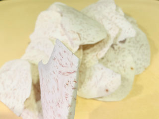 2、芋头酥,芋头切片；