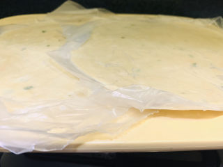 10、芋头酥,手抓饼两个，先取出冰箱，晾一会变软；