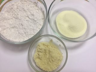 2、凤梨酥,分别称好低粉，杏仁粉，奶粉