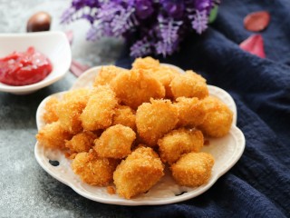 11、柠香鸡米花,炸至表面上色酥脆即可捞出控油~