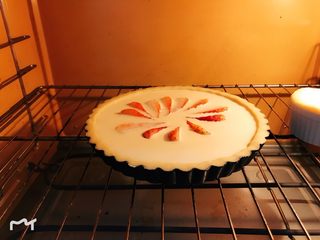 9、草莓挞（蛋挞皮➕蛋挞水通用）,上下火180度烤25-30分钟至表面着色