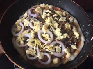 26、海陆双拼披萨,撒上马苏里拉芝士