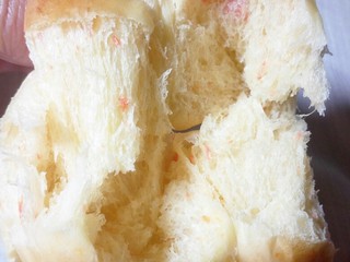 16、胡萝卜小餐包,看看内部组织，非常松软，还没摆拍完闺女就吃了三个????????