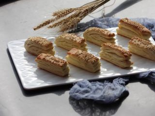 22、中式点心：千层酥,刚出炉的时候非常香脆。隔天以后可以回炉再烤一下。