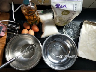 1、母亲节—康乃馨彩绘蛋糕,准备所需食材和工具，烤盘我用的28*28