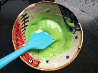 13、母亲节—康乃馨彩绘蛋糕,一份调成绿色。