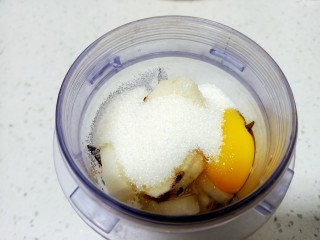 4、山药鸡蛋糕,加入白糖