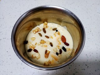 8、山药鸡蛋糕,撒上燕麦坚果