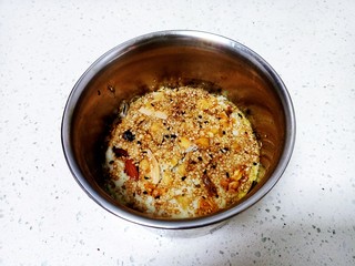 11、山药鸡蛋糕,取出