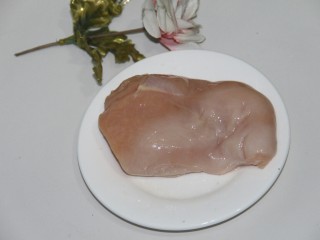 2、美味炸鸡柳,鸡脯肉洗净