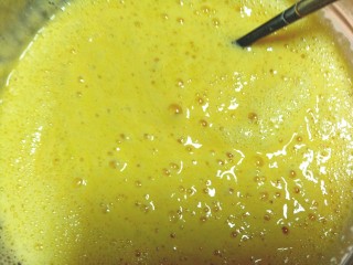 10、蒸蓝莓鸡蛋糕,发酵好了，少搅拌一下，使其消泡