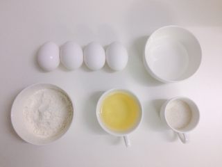 1、奥利奥咸奶油蛋糕卷,首先，准备好做蛋糕卷所需材料。