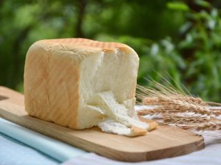 19、基础白吐司（波兰种）,成品出炉，拉丝效果非常好