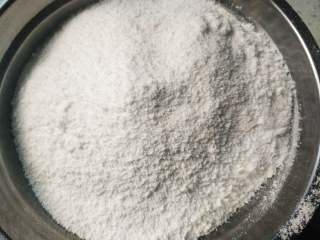 6、桂花糕,过筛后的状态是细腻蓬松的