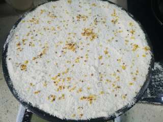 10、桂花糕,表面撒桂花干