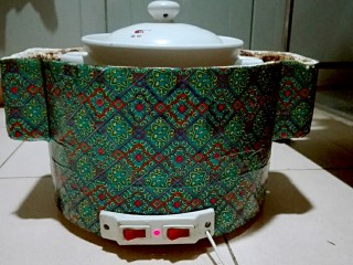 10、白切蹄髈,砂锅移到电焐锅里面高火烧一个半小时