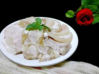 17、白切蹄髈,肉香十足美味可口的白切蹄髈，就是不沾醋汁直接吃都好吃????????????