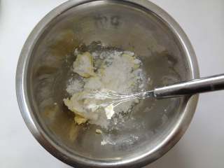 2、 玛格丽特饼干,加入糖粉