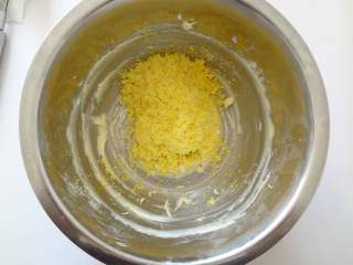 4、 玛格丽特饼干,蛋黄过筛好