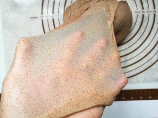 5、全麦土司面包,揉成手套膜