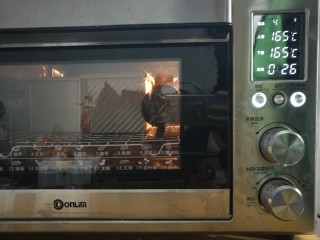 14、全麦土司面包,放入烤箱,165度,30分钟