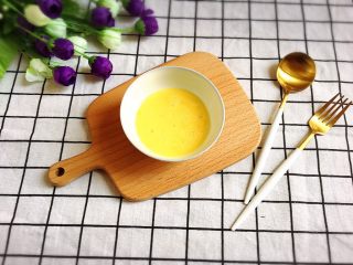 7、家有烤箱.蝴蝶虾,鸡蛋打散变成蛋液