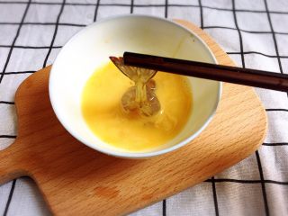 8、家有烤箱.蝴蝶虾,每个虾沾上蛋液