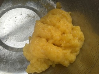 16、毛毛虫面包,搅拌好的成品如图